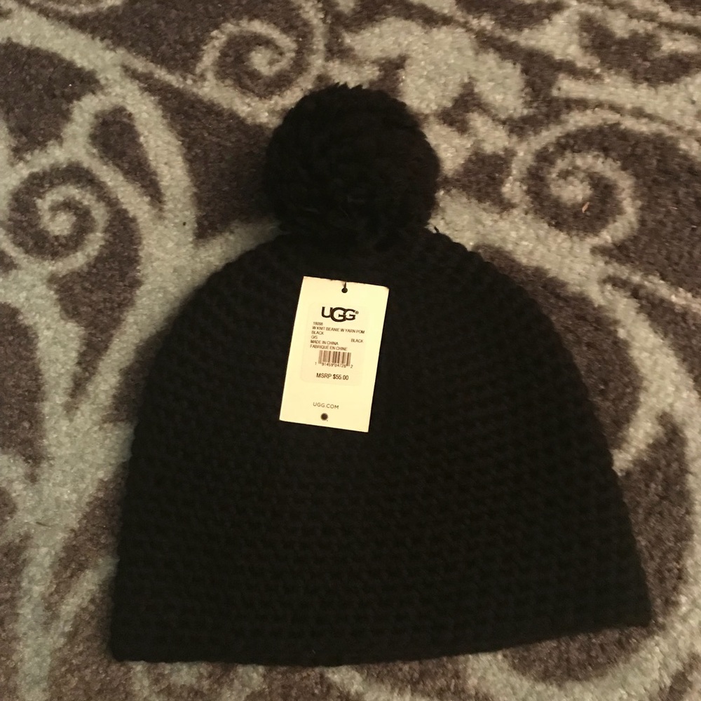 NWT UGG women’s black Pom Pom winter hat